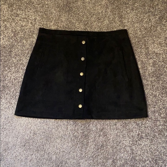 Black Mini Skirt - Picture 1 of 4